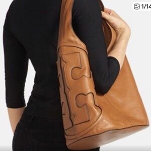 Tory Burch T Hobo
Leather Handbag
Authentic